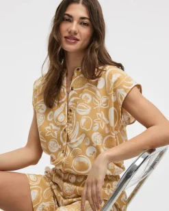 Extended-Sleeve Crew-Neck Buttoned-Down Blouse