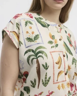 Extended-Sleeve Crew-Neck Buttoned-Down Blouse