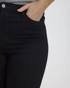 Skinny-Leg High-Rise Jean - The Signature (R) - Curvy Fit