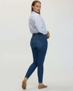 Skinny-Leg High-Rise Jean - The Signature (R) - Curvy Fit