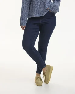 Skinny-Leg High-Rise Jean - The Signature (R) - Curvy Fit