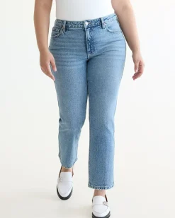 Straight-Leg Mid-Rise Jean - The Classic - Curvy Fit
