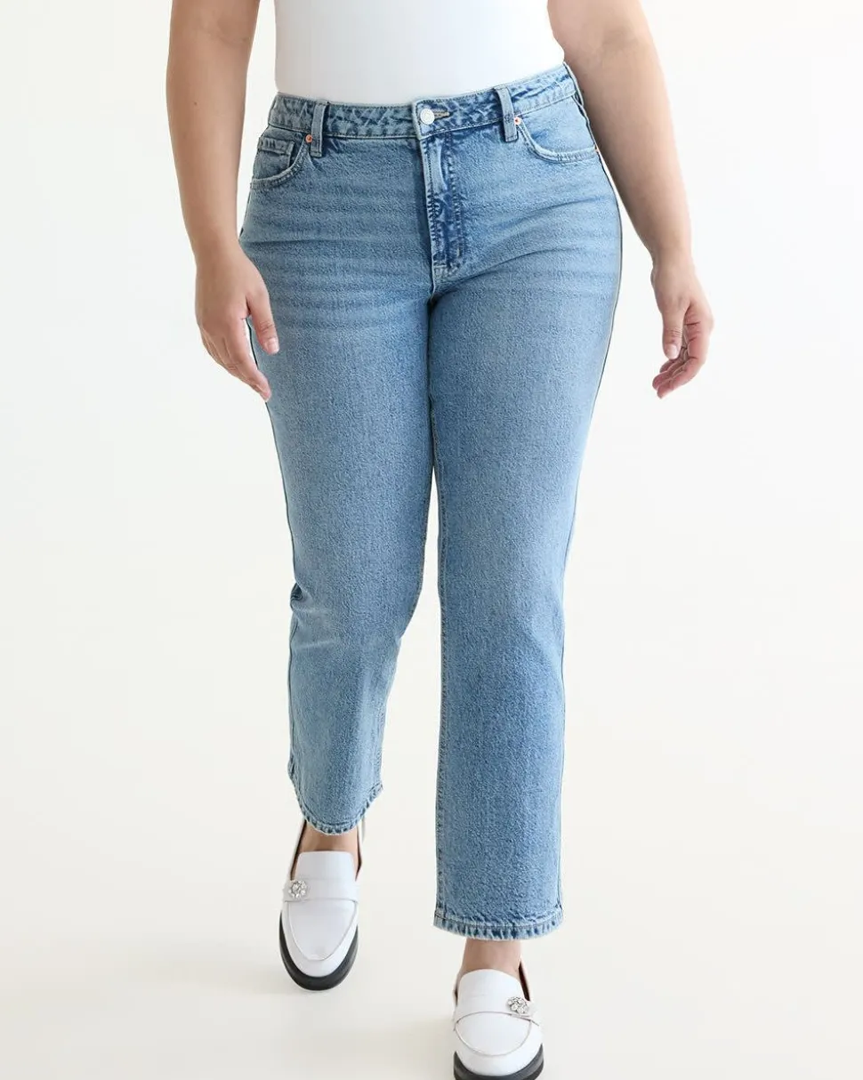 Straight-Leg Mid-Rise Jean - The Classic - Curvy Fit