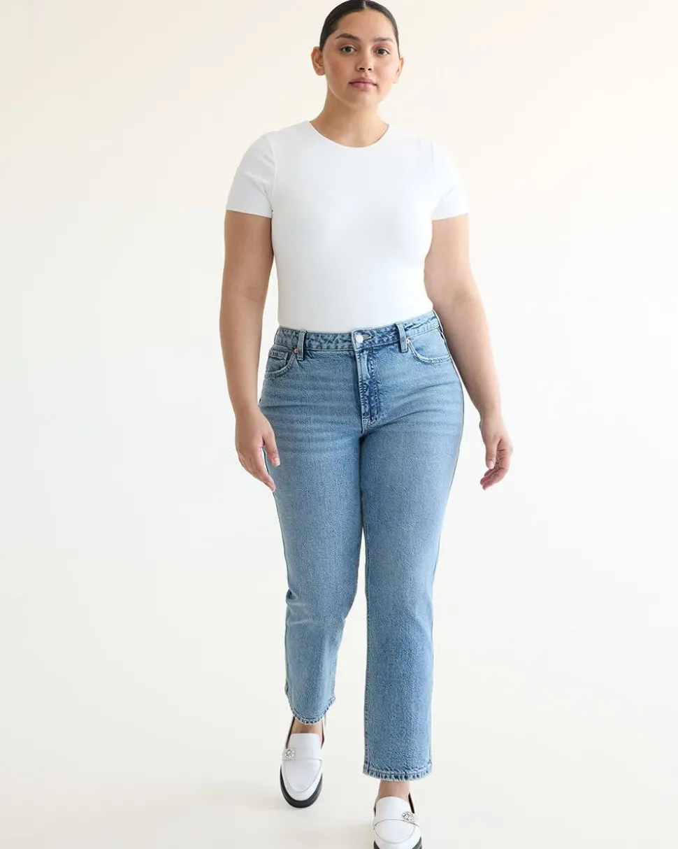 Straight-Leg Mid-Rise Jean - The Classic - Curvy Fit