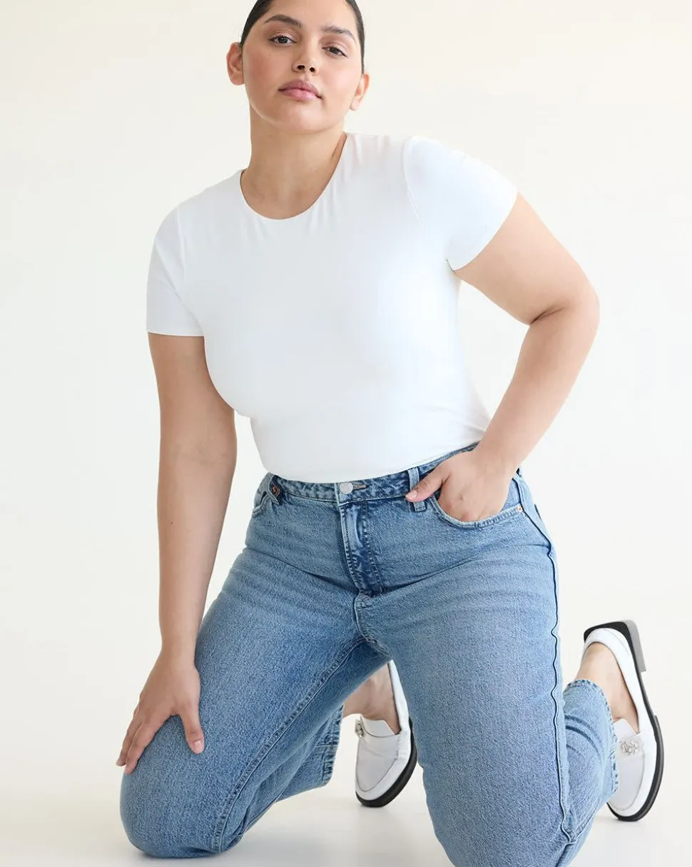 Straight-Leg Mid-Rise Jean - The Classic - Curvy Fit