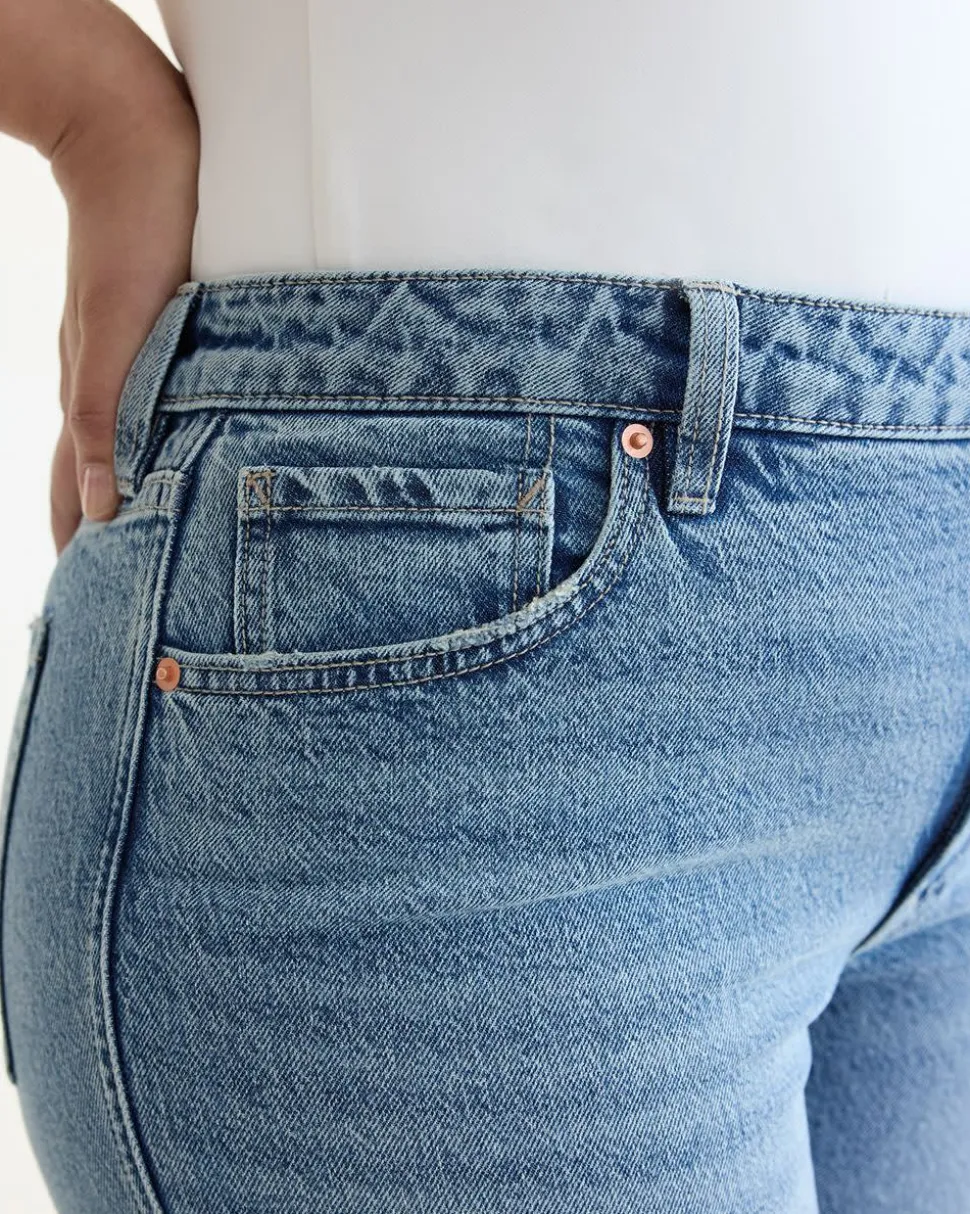 Straight-Leg Mid-Rise Jean - The Classic - Curvy Fit
