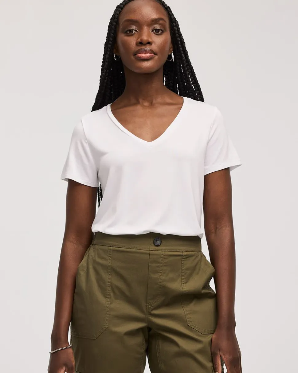 V-Neck T-Shirt - R Essentials