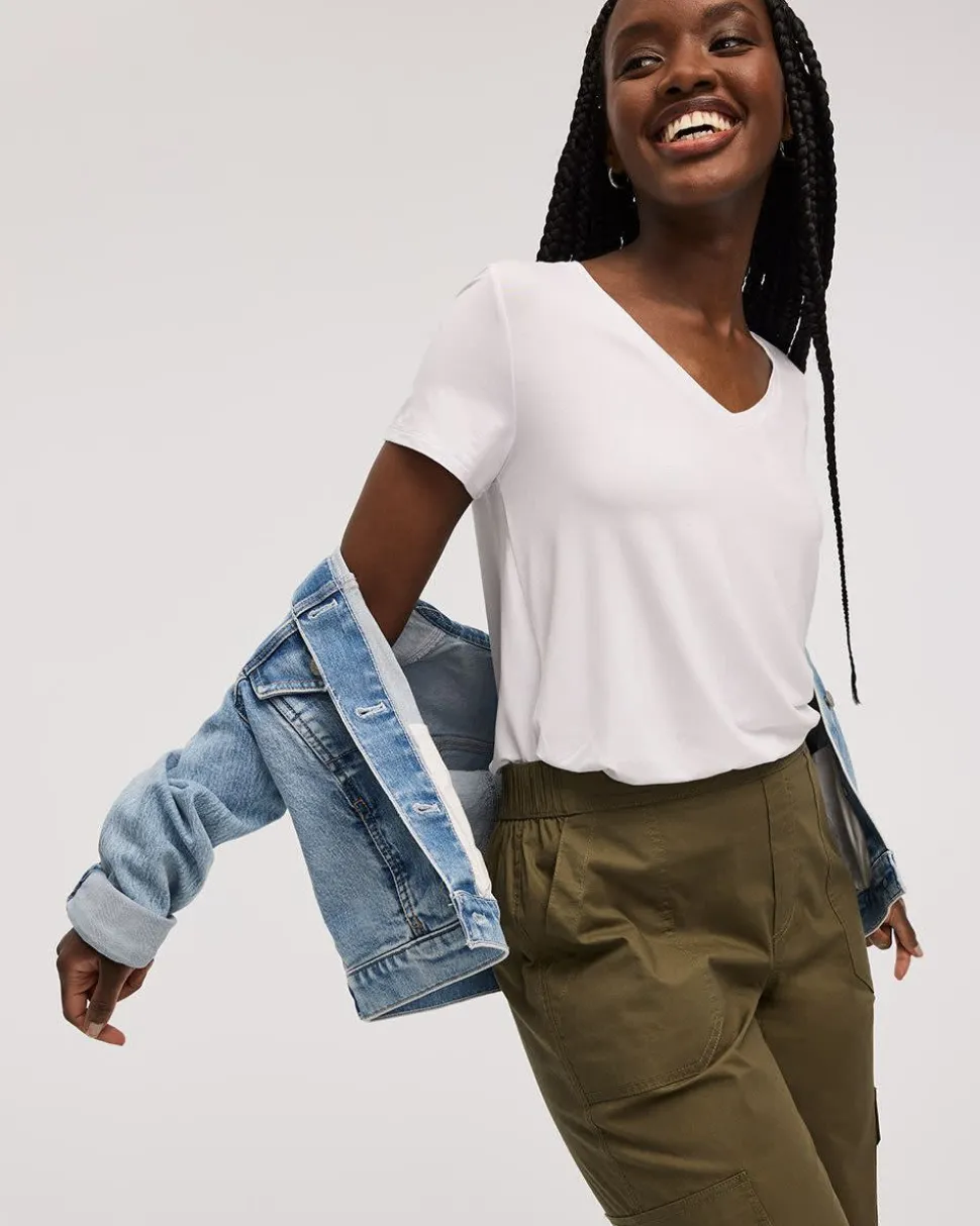 V-Neck T-Shirt - R Essentials