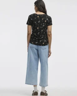 V-Neck T-Shirt - R Essentials
