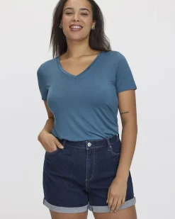 V-Neck T-Shirt - R Essentials