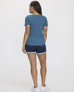 V-Neck T-Shirt - R Essentials